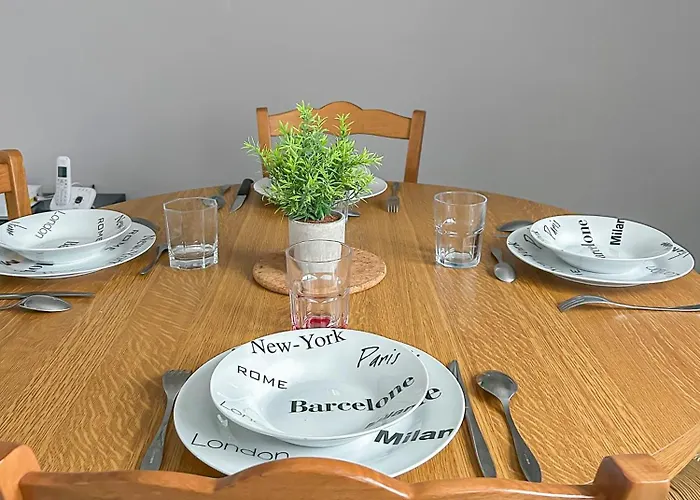 T2 Cuisine Equipee, Parking Prive, 4 Personnes 바이외