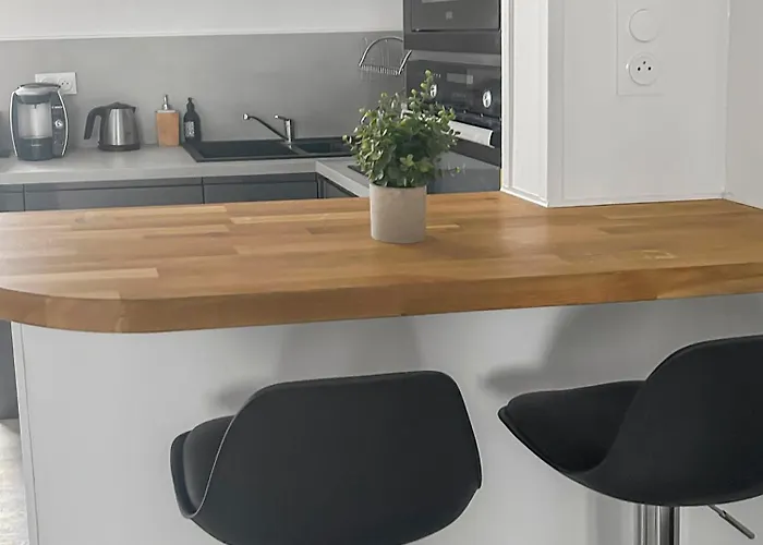 아파트 T2 Cuisine Equipee, Parking Prive, 4 Personnes 바이외