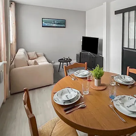 דירה T2 Cuisine Equipee, Parking Prive, 4 Personnes